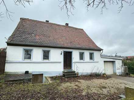 HISTORISCHES BAUERNHAUS MIT AUSBAUPOTENZIAL, SOWIE WEITERER BEBAUUNGSMÖGLICHKEIT UND GROßEM AREAL!