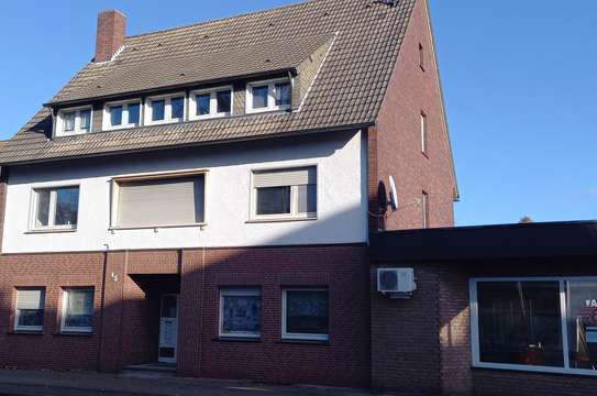 Helle Dachgeschoßwohnung in zentraler Lage