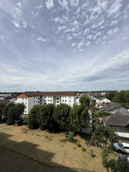                                                               Frisch sanierte 3-Zimmer-Wohnung mit traumhaftem Weitblick, gro&szlig;er Loggia und w&hellip;                                                       in Rodenbach (Main-Kinzig-Kreis)