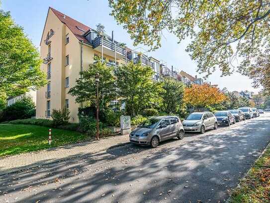 Maisonette im DG mit TG-Stellplatz in sehr gepflegter Wohnanlage mit Aufzug. Rendite steigerbar.