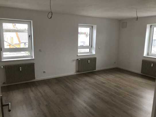 Stilvolle und freundliche 2,5 Zimmer Wohnung mit großer Küche (67 m²)