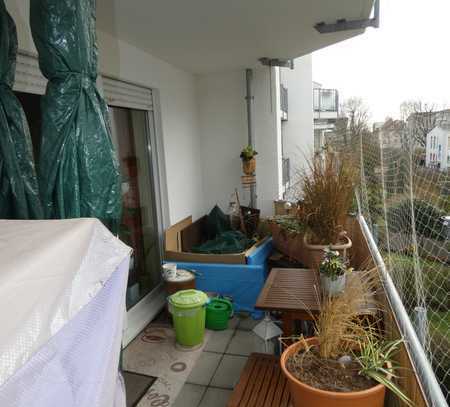 Schöne 3 ZKB-Wohnung mit Balkon u. Einbauküche und Parkplatz in toller Lage