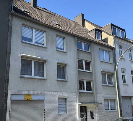 Modernisierte Wohnung mit zweieinhalb Zimmern sowie Balkon und EBK in Gelsenkirchen