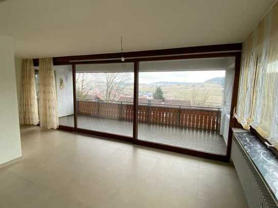 Schöne 5-Raum-Wohnung mit EBK, Balkon u. Terrasse in Sonnenbühl