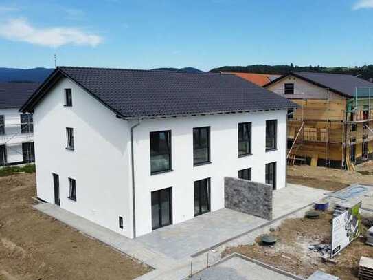 Neubau in Top-Lage - Moderne Doppelhaushälften in Deggendorf!