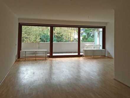 Grosszügige und helle 3 Zimmerwohnung nähe Waldfriedhof