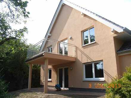 Exklusive 3-Zimmer-Wohnung im Zweifamilienhaus mit Südbalkon, Garten und Garage in Pankow