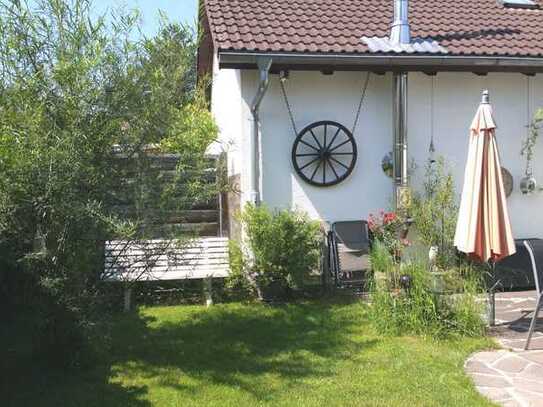 Ottobrunn: Grosser Bungalow mit uneinsehbaren Garten, Einliegerbereich und Ausbaupotential