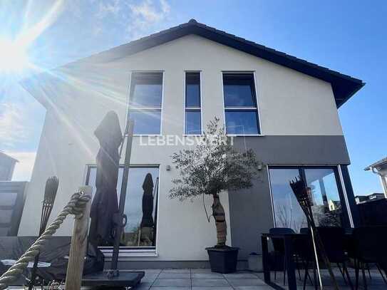 Modernes Architektenhaus in nachhaltiger Bauweise – Stilvolles Wohnen mit Blick ins Grüne!