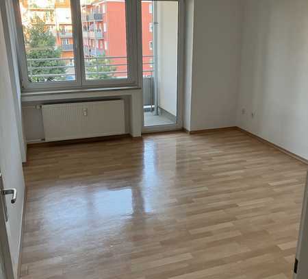 Erstbezug nach Sanierung: 1-Zimmer Appartement in Landshut, Stadtteil Nikola zu vermieten