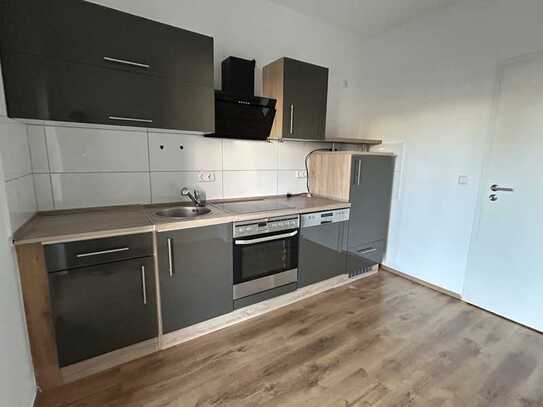 Ein-Zimmer-Wohnung mit Einbauküche und kleiner Terrasse