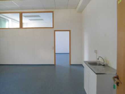 Helles 2 Zimmer-Büro im 1.OG in Reutlingen zu vermieten