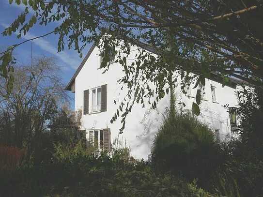 SCHORNDORF- EINFAMILIENHAUS IN TOP LAGE MIT BALKON, GARAGE UND SCHÖNEM GARTEN