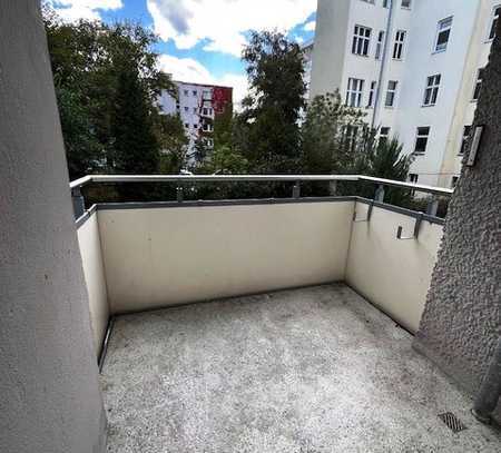 Bayerisches Viertel in Schöneberg: renovierungsbedürftige 1,5-Zimmer-Wohnung mit Südbalkon