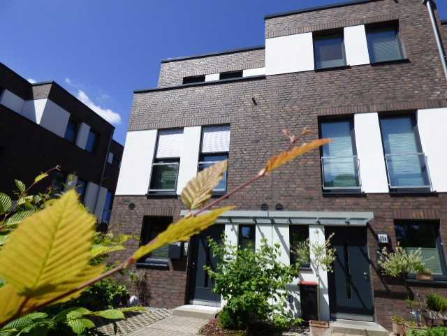 RESERVIERT!!! Exklusives Reihenendhaus in bester Lage von Alt-Osdorf