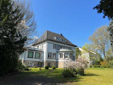 Großzügiges Einfamilienhaus, Stellplätze, Garten - ein Wohntraum!