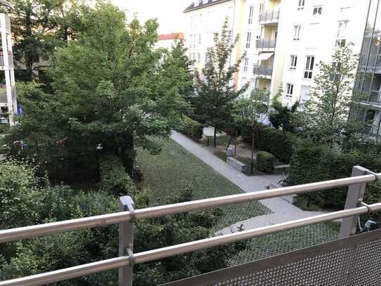 2-Zimmer-Wohnung mit Süd-Balkon, EBK und optimalem Zuschnitt in Laim, nah Hirschgarten Bhf.