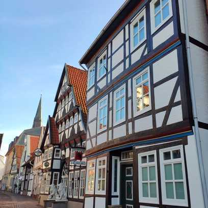 Wohnung im schönen Fachwerk Baudenkmal mitten in der Innenstadt (fast) direkt an der Weser!