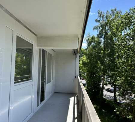 Sanierte 2-Raum-Wohnung mit Balkon in Köln Rodenkirchen