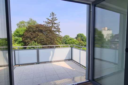 Helle 3-Zimmer-DG-Wohnung mit Balkon