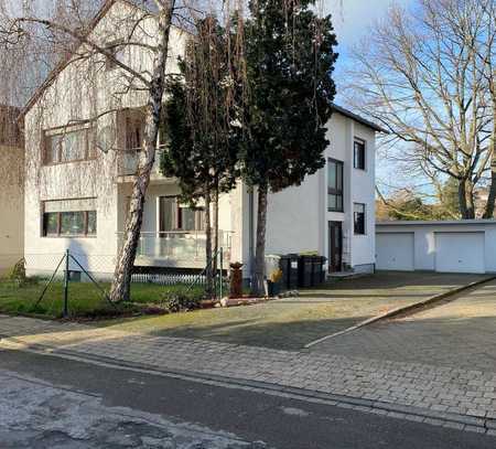 Dreifamilienhaus in guter Lage von Altenhagen