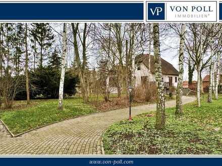 Einfamilienhaus mit traumhaftem Parkgrundstück und zusäztlichem Haus zum Ausbau