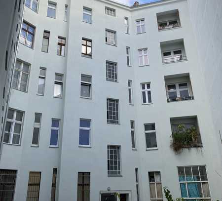 3 Zimmer Altbauwohnung mit Balkon im Herzen von Neukölln