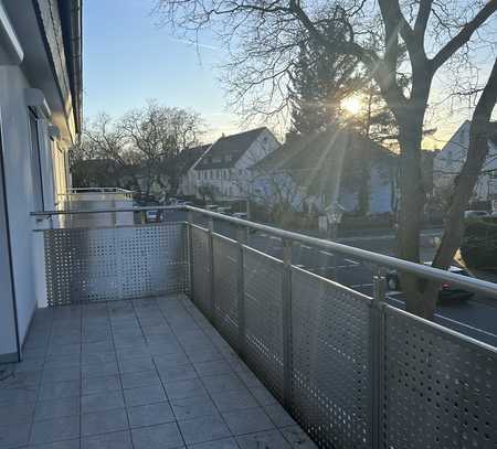 Schöne helle 3 Zimmer Wohnung mit Balkon in Neu-Isenburg