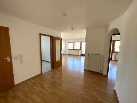 Gut aufgeteilte, helle 3,5-Zimmerwohnung mit großem Balkon in bevorzugter Wohnlage