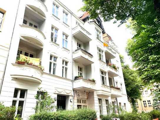 IN HERRLICHEM STUCKALTBAU - 3 ZIMMER WOHNUNG MIT BALKON - VERMIETET