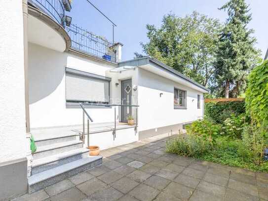 Vielseitiges Haus mit Einliegerwohnung, Terrasse, Balkon und großem Garten in zentraler Wohnlage