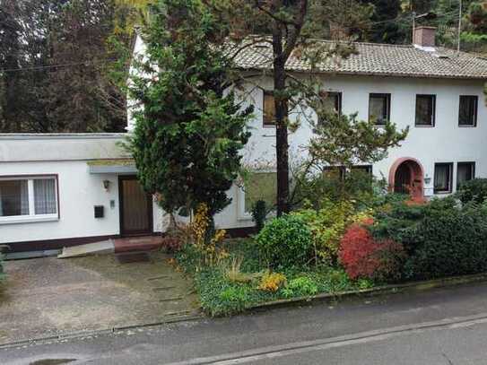 Herrschaftliches Zweifamilienhaus mit Park