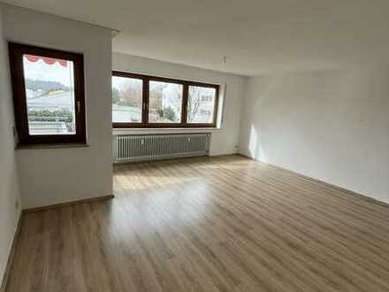 2 Zimmer Wohnung mit Balkon und TG-Platz