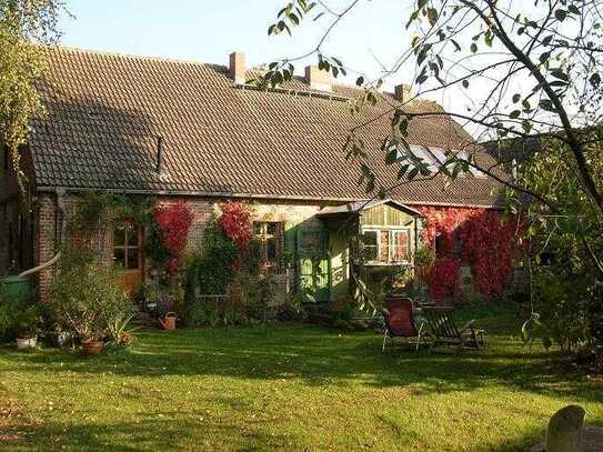 Helle, ruhige 3-Raumwohnung mit großem Garten