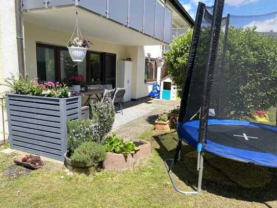 Sonnige 3,5 Zimmer EG-Wohnung mit Terrasse, Garten und EBK