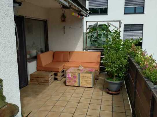 Helle 2-Raum-Wohnung mit großem Balkon auf Südseite