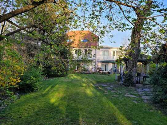 Dallgow-Döberitz - Mehrgenerationenhaus mit 3 Wohnungen und schönem Garten (1.013 qm)