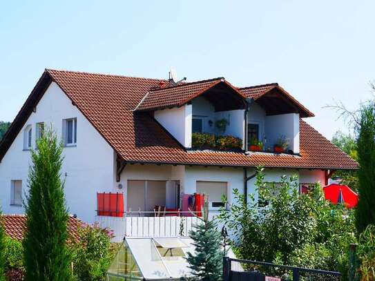 Charmante, gepflegte 2-Zimmer-DG-Wohnung mit Loggia