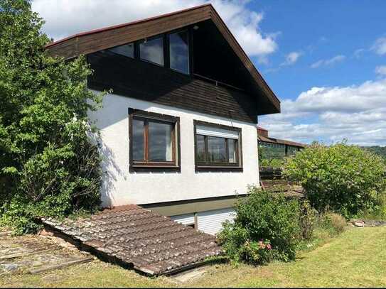 Freistehendes Einfamilienhaus mit großem Garten