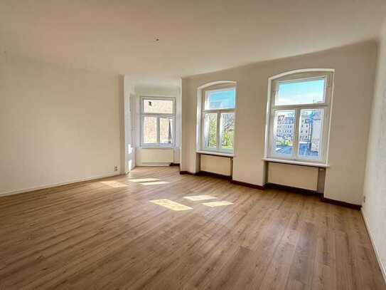 Sonnige, zentrale 6-Raum-Altstadtwohnung mit Echtholzdielen und Einbauküche!