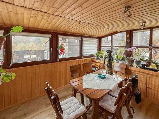 Gepflegtes 3-Zi.-Ferienhaus mit Garten, Fußbodenheizung und PV-Anlage