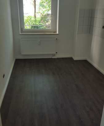 2-Raum-Wohnung mit Balkon in Stadtfeld