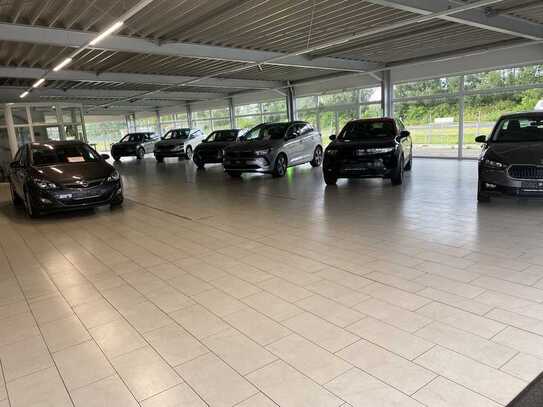 Autohaus in bester Lage mit Werkstatt, Lager und Inneneinrichtung zu verkaufen