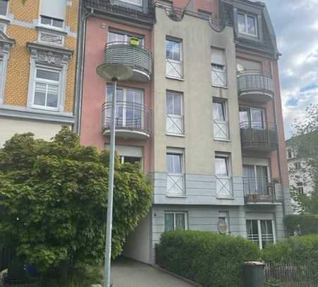 Charmante Zweiraum-Wohnung mit Balkon und EBK in ruhiger Lage - neu renoviert