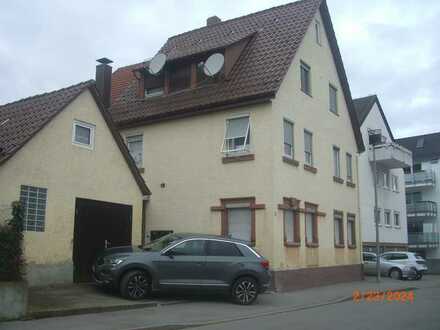 Sanierungsbedürftiges Mehrfamilienhaus in Stuttgart Heumaden
