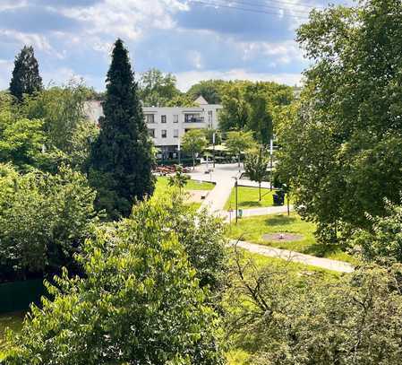 Gegenüber dem Niederfeld See. Mit Balkon. Komplett renoviert und bezugsfertig.