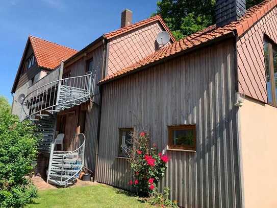 Ein- bis Zweifamilienhaus mit Bauplatz in 37633 Dielmissen.