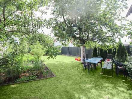 Geräumiges Einfamilienhaus mit ruhigen Garten und großzügiger Scheune