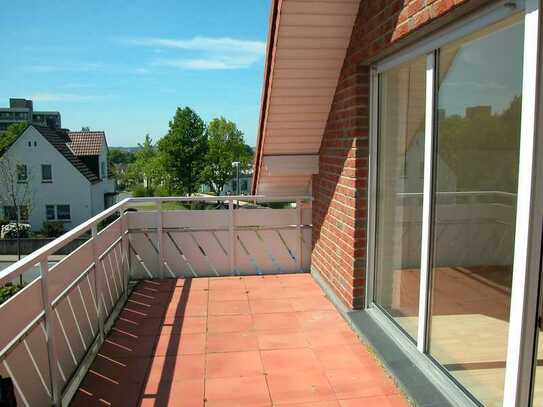 Gemütliche, helle 2 Zi.-Wohnung m. Küche, Bad, Nähe Städt. Kliniken, große Dachterrasse m. Fernblick