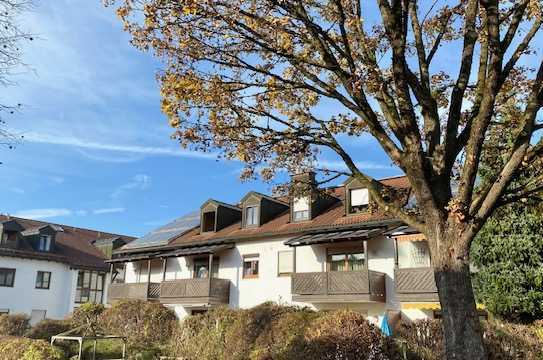 Hübsche 1-Zi.-Dachgeschosswohnung mit Loggia und Bergblick, zentral in Freilassing.